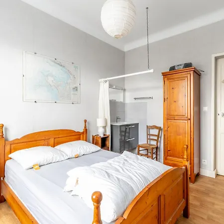 51 - Entre Et Vieux Port * Порник